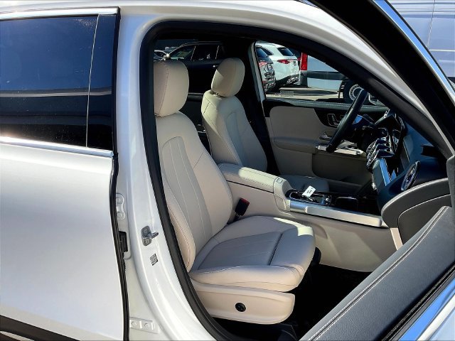 Used 2026 Mercedes-Benz GLB 250 4MATIC image 31