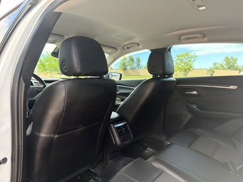 Used 2019 Chevrolet Impala LT FWD image 23