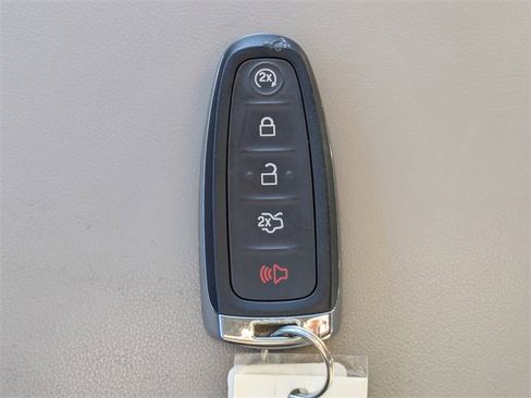 Used 2015 Lincoln Navigator 2WD image 35