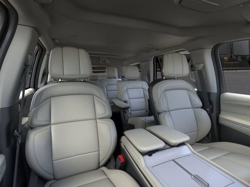 New 2026 Lincoln Navigator Premiere AWD/4WD image 10