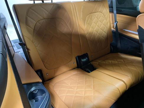 Certified 2024 BMW X7 xDrive40i w/ M Sport Package image 21