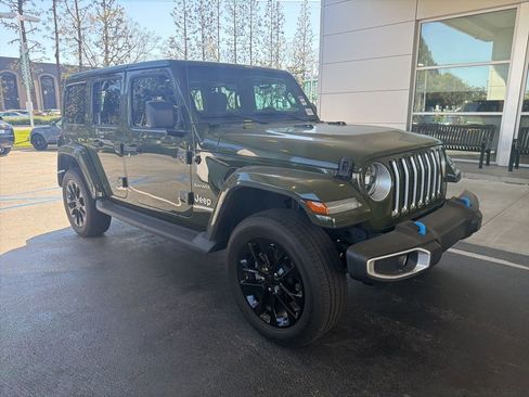 Used 2022 Jeep Wrangler Unlimited Sahara image 2