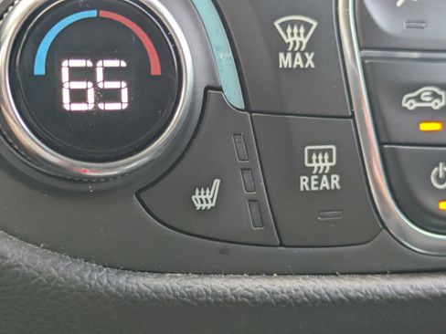 Used 2021 Chevrolet Equinox Premier image 25