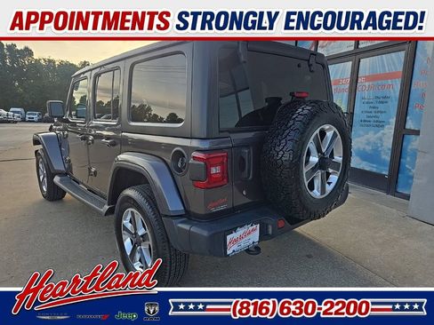Used 2018 Jeep Wrangler Unlimited Sahara AWD/4WD image 7