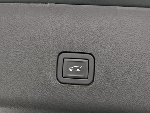 Used 2023 Chevrolet Traverse LT image 14