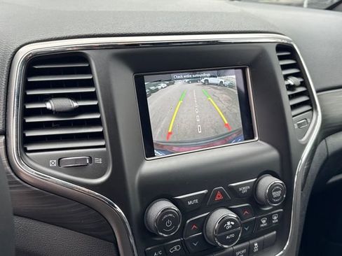 Used 2021 Jeep Grand Cherokee Laredo w/ Security & Convenience Group image 19