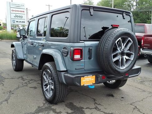 Used 2024 Jeep Wrangler Unlimited AWD/4WD image 7