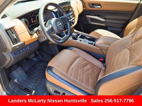 Used 2023 Nissan Pathfinder Platinum w/ Cargo Package AWD/4WD image 18