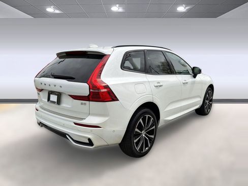 Used 2023 Volvo XC60 B5 Plus w/ Protection Package Premier image 9