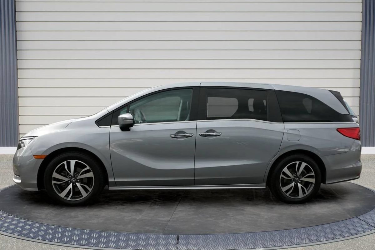 Used 2023 Honda Odyssey Touring image 4