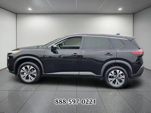 Used 2022 Nissan Rogue SV FWD image 2