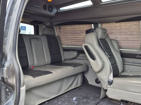 Used 2018 GMC Savana 2500 w/ Enhanced Convenience Package RWD image 10