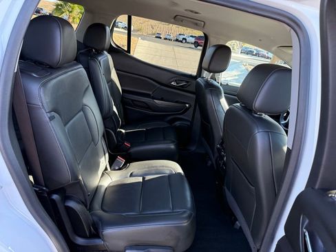 Used 2023 GMC Acadia SLT image 14