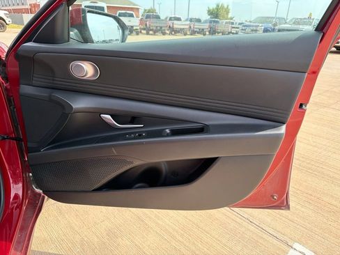 Used 2025 Hyundai Elantra SEL FWD image 21