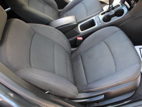 Used 2018 Chevrolet Cruze LT w/ Convenience Package image 37