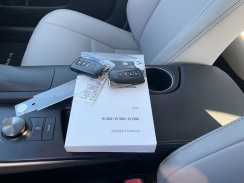 Used 2016 Lexus IS 300 AWD image 9