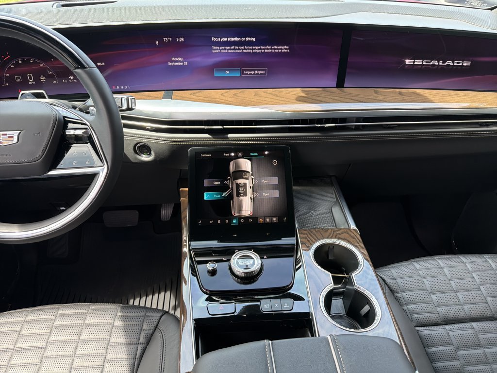 Certified 2026 Cadillac Escalade ESV Platinum Sport w/ LPO, ONYX Package AWD/4WD image 20