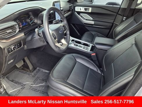 Used 2024 Ford Explorer Limited w/ Limited Technology Package RWD image 18