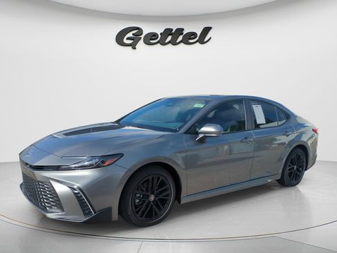 Used 2026 Toyota Camry SE FWD image 1