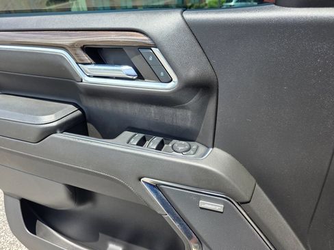 Used 2024 Chevrolet Silverado 1500 LT Trail Boss w/ LT Trail Boss Premium Package AWD/4WD image 16