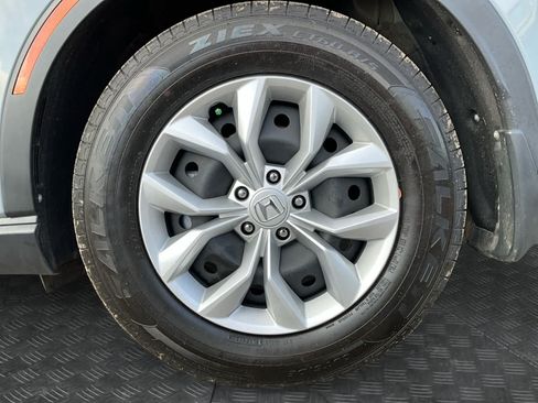 Used 2025 Honda CR-V LX image 9
