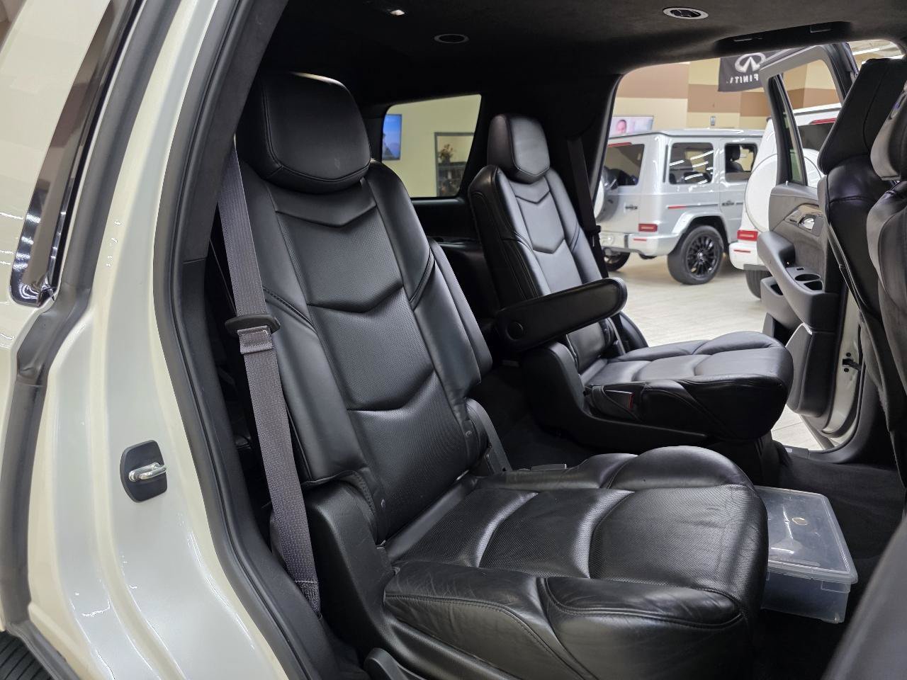 Used 2015 Cadillac Escalade Platinum AWD/4WD image 23