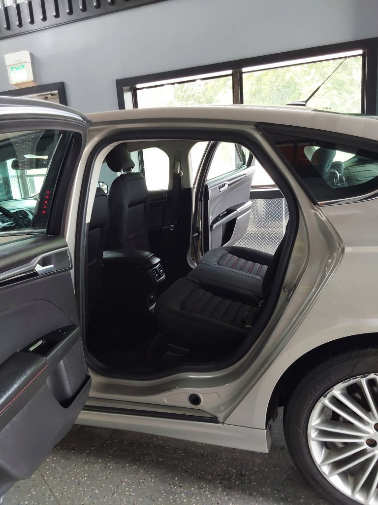 Used 2015 Ford Fusion SE w/ Equipment Group 201A FWD image 19