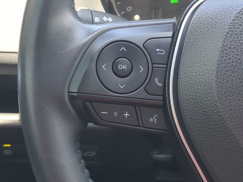 Used 2020 Toyota RAV4 XLE Premium FWD image 22