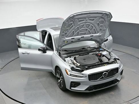 Used 2025 Volvo S60 B5 Plus image 44