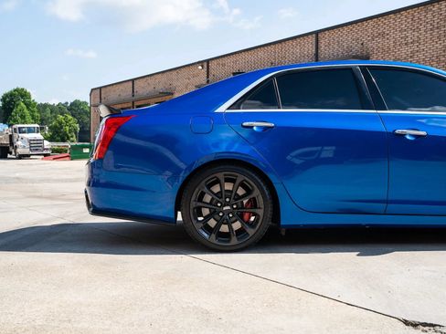 Used 2018 Cadillac CTS V w/ Luxury Package RWD image 11