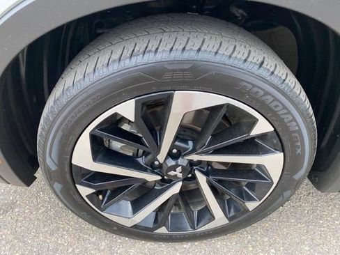 Used 2024 Mitsubishi Outlander 4WD Plug-In Hybrid image 28