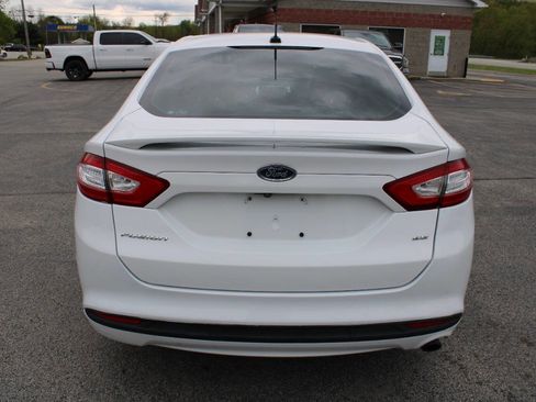 Used 2015 Ford Fusion SE w/ Equipment Group 201A FWD image 4