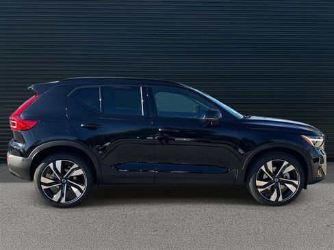 New 2026 Volvo XC40 B5 Ultra w/ Climate Package image 4