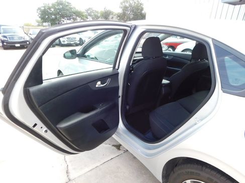 Used 2019 Kia Forte LXS FWD image 18