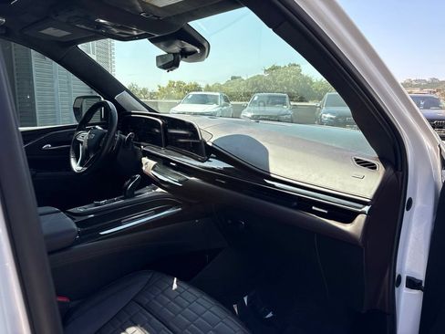 Used 2023 Cadillac Escalade ESV V w/ LPO, ONYX Package AWD/4WD image 15