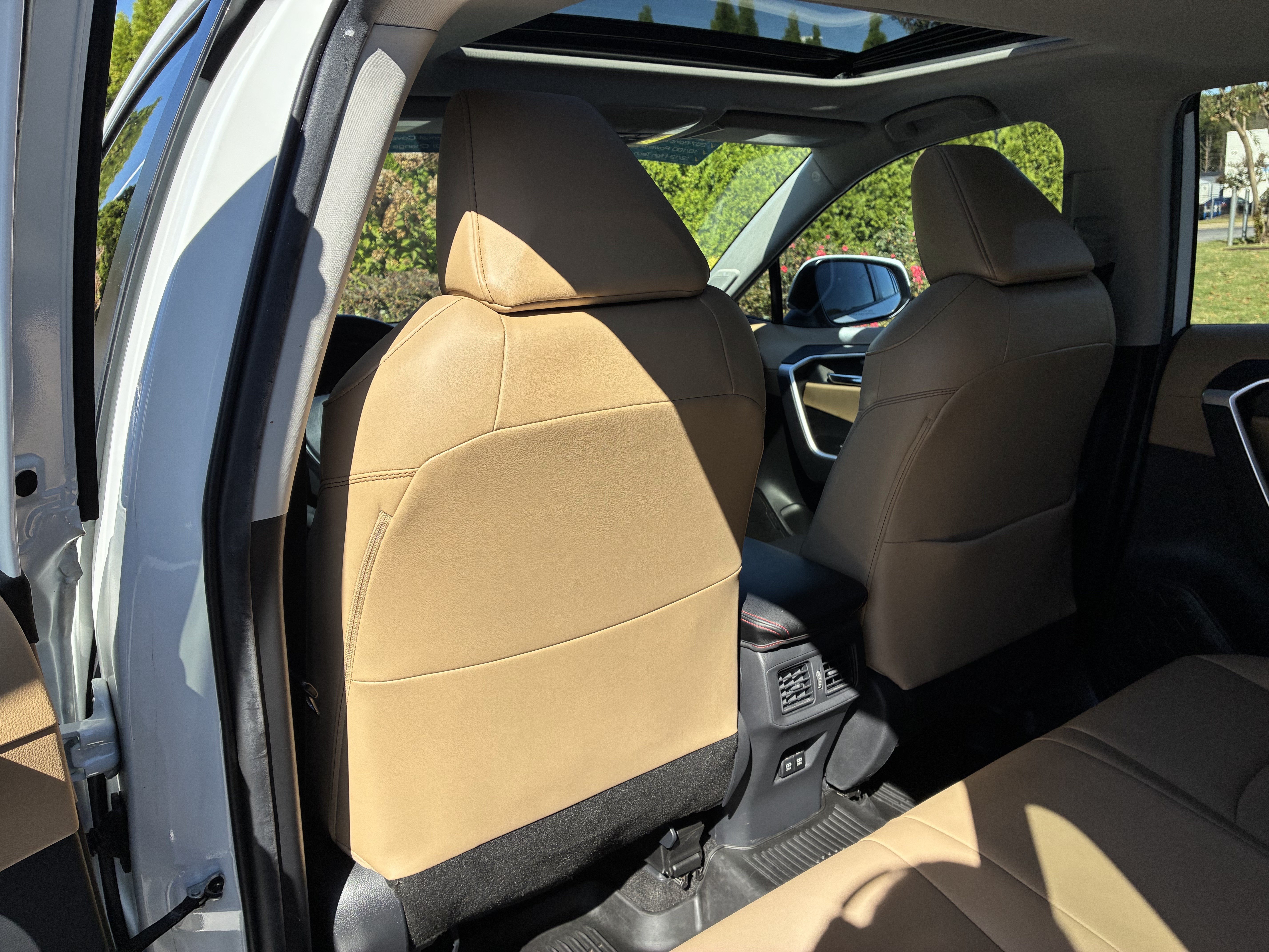 Used 2020 Toyota RAV4 XLE Premium FWD image 15