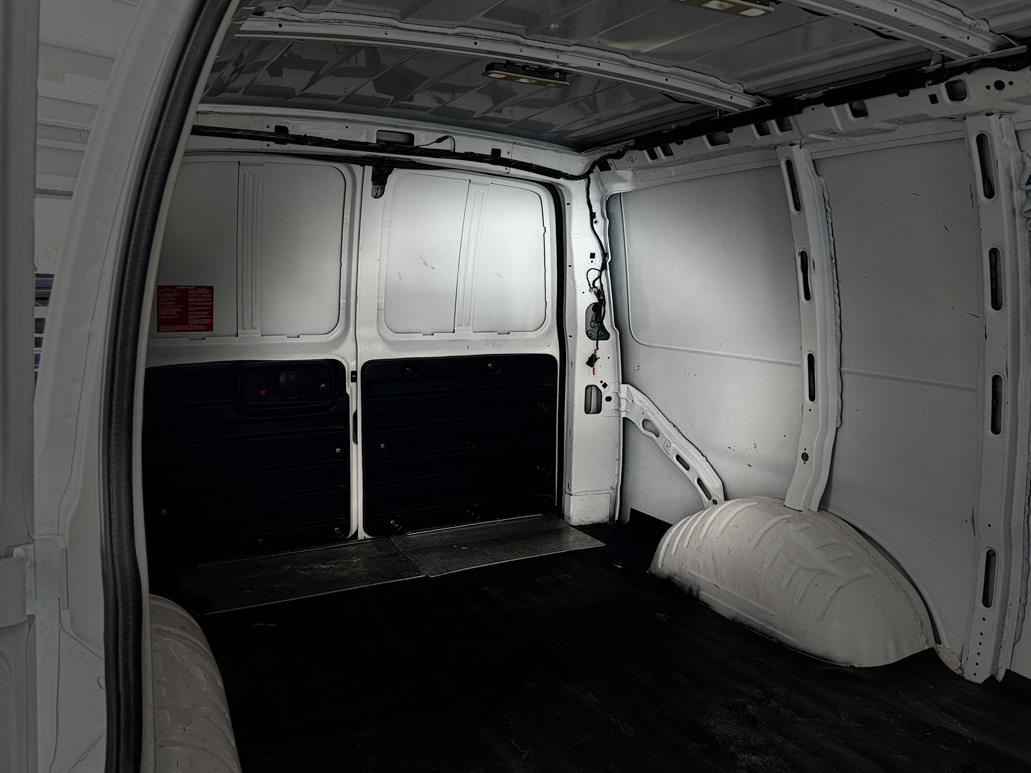 Used 2019 Chevrolet Express 2500 RWD image 20