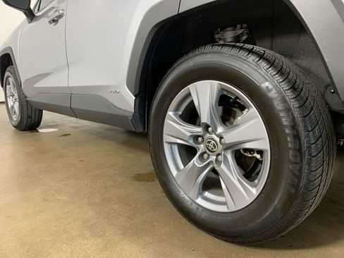 Used 2022 Toyota RAV4 XLE w/ Convenience Package AWD/4WD image 9