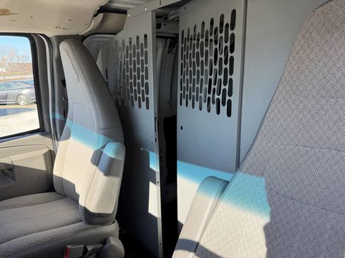 Used 2017 Chevrolet Express 3500 image 16