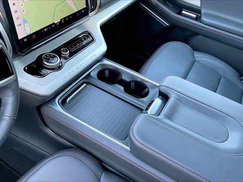 Used 2025 Ford Expedition Active image 16