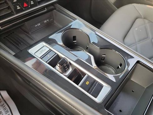 Used 2025 Volkswagen Atlas Cross Sport SE FWD image 23