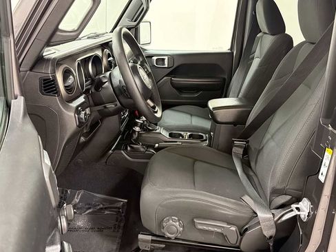 Used 2018 Jeep Wrangler Sport AWD/4WD image 13