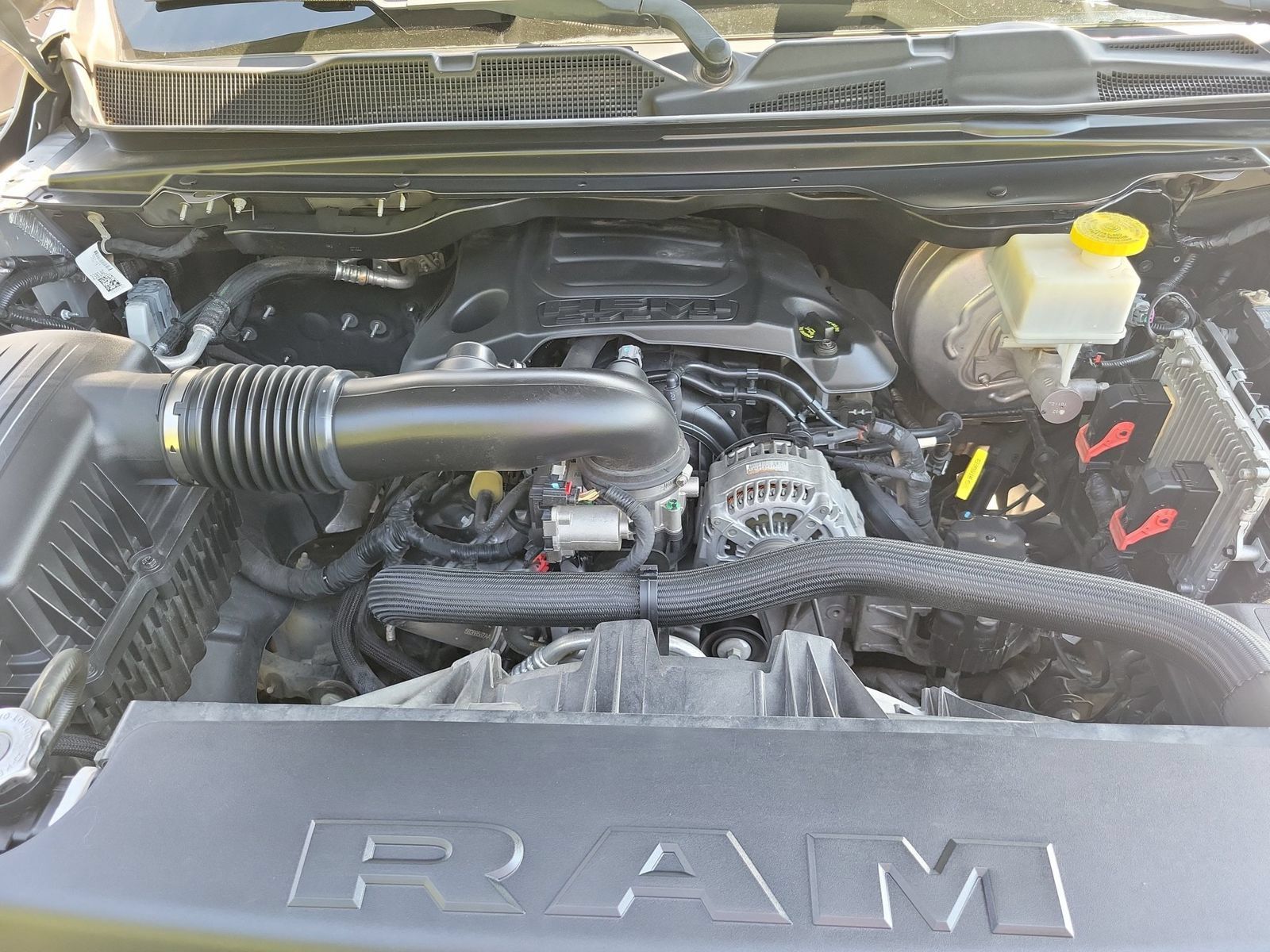 Used 2019 RAM 1500 Laramie AWD/4WD image 38