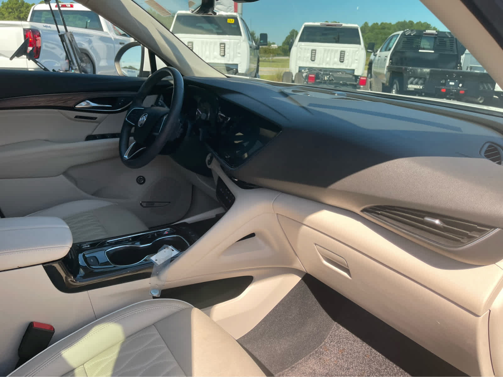 Used 2022 Buick Envision Avenir w/ Technology Package II FWD image 28
