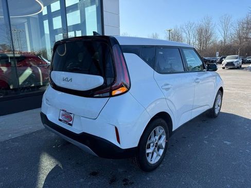 Used 2025 Kia Soul LX w/ LX Technology Package image 2
