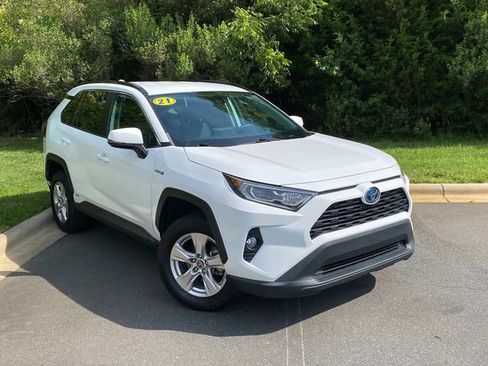 Used 2021 Toyota RAV4 XLE w/ XLE Grade Weather Package AWD/4WD image 1