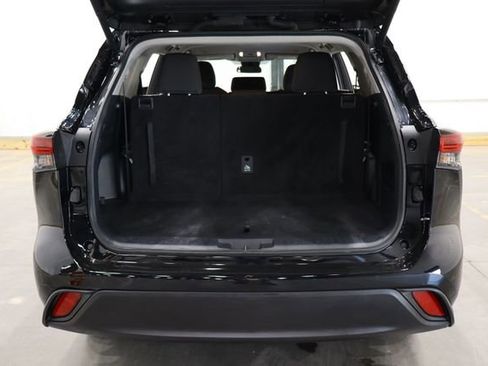 Used 2024 Toyota Highlander LE image 14