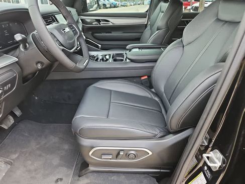 New 2026 Jeep Grand Wagoneer Limited AWD/4WD image 17