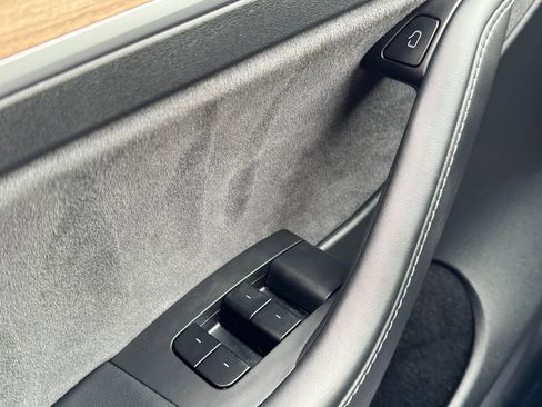 Used 2025 Tesla Model Y Long Range RWD image 27