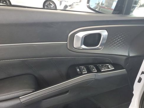 Certified 2022 Kia Sorento SX image 18